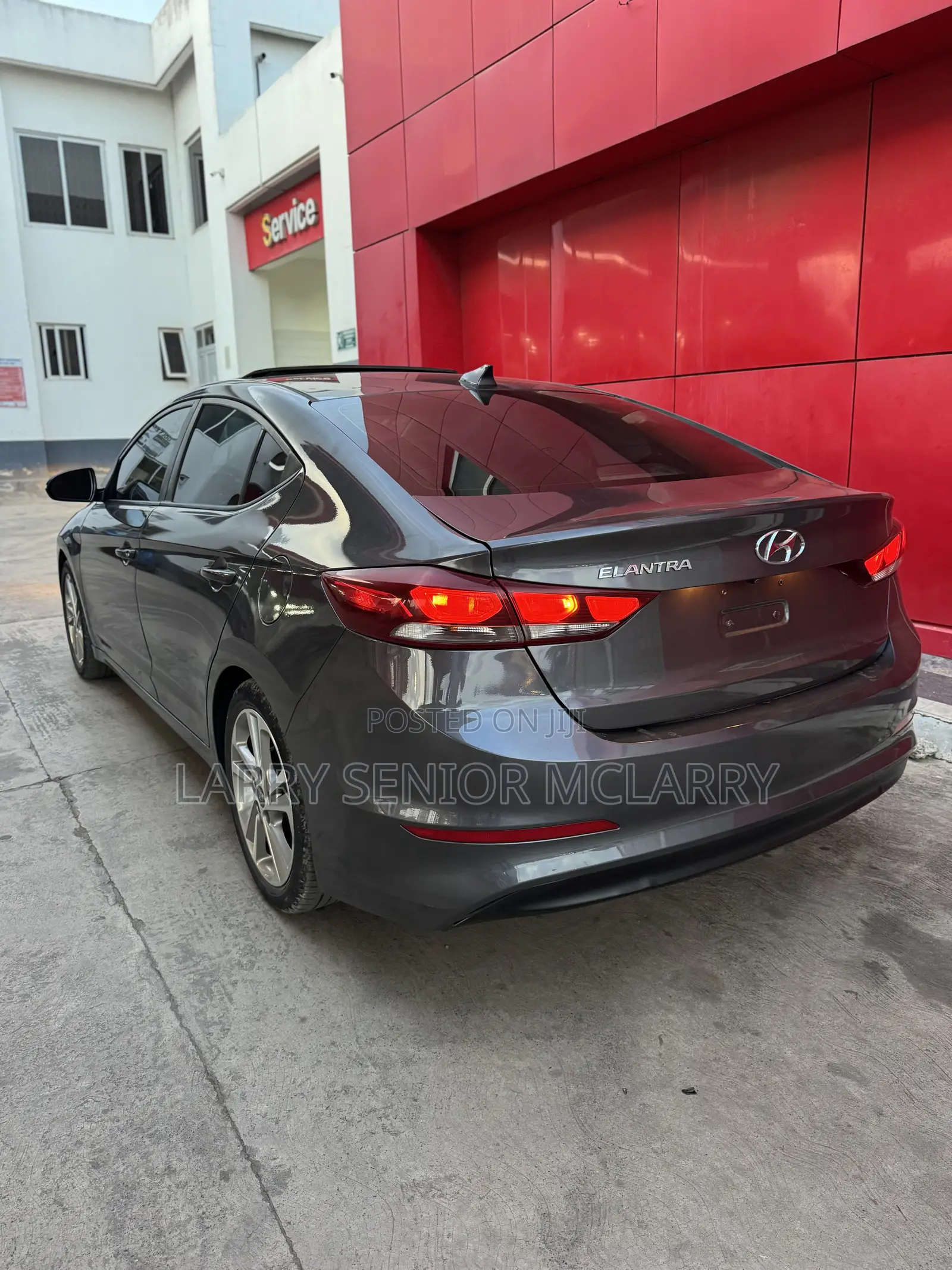 Hyundai Elantra Limited Sedan FWD (2.0L 4cyl 6A) 2017 Gray