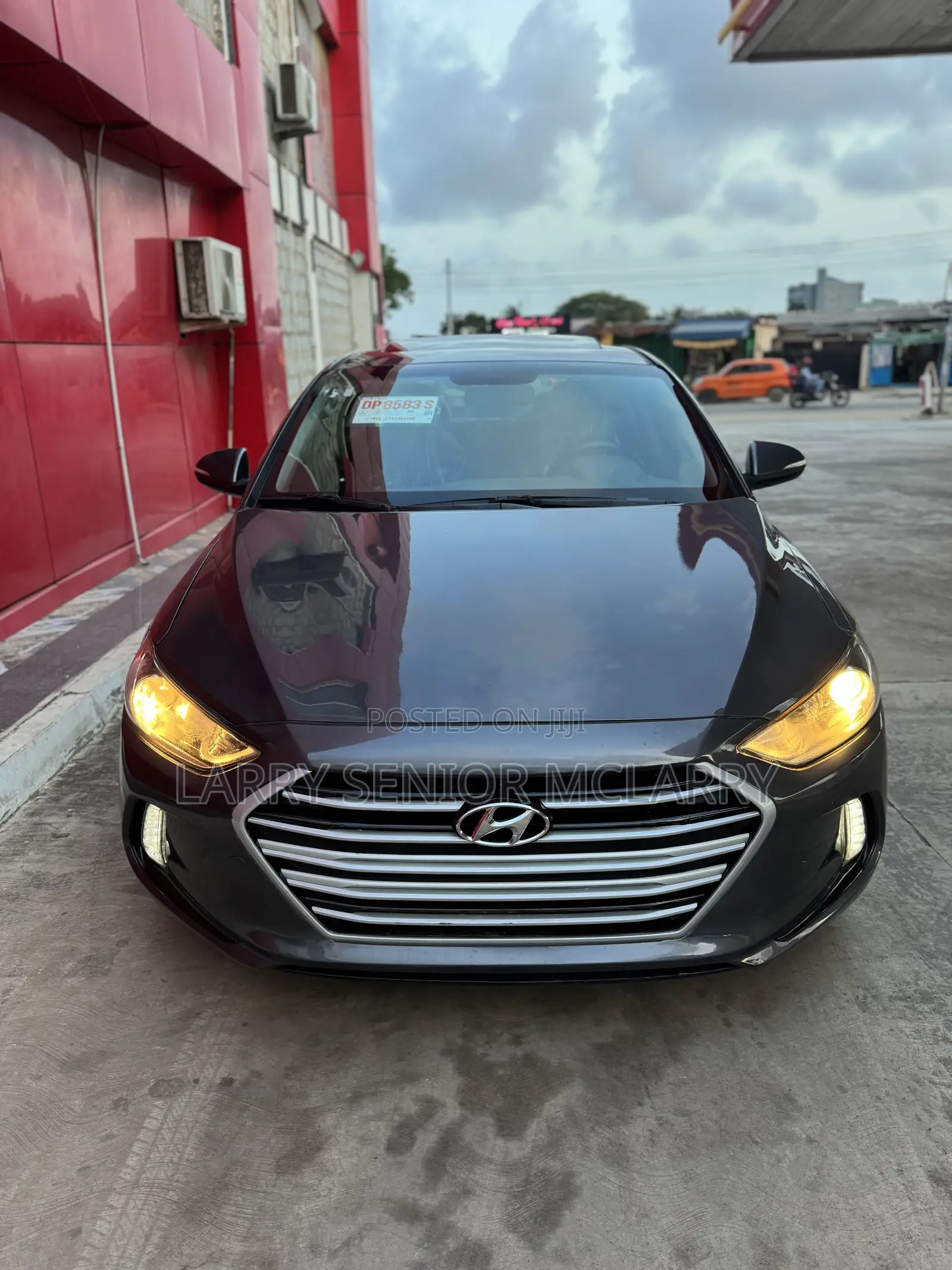 Hyundai Elantra Limited Sedan FWD (2.0L 4cyl 6A) 2017 Gray