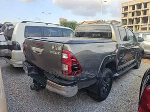 Toyota Hilux Revo Double Cab Deisel 2.4 RWD 2021 Green