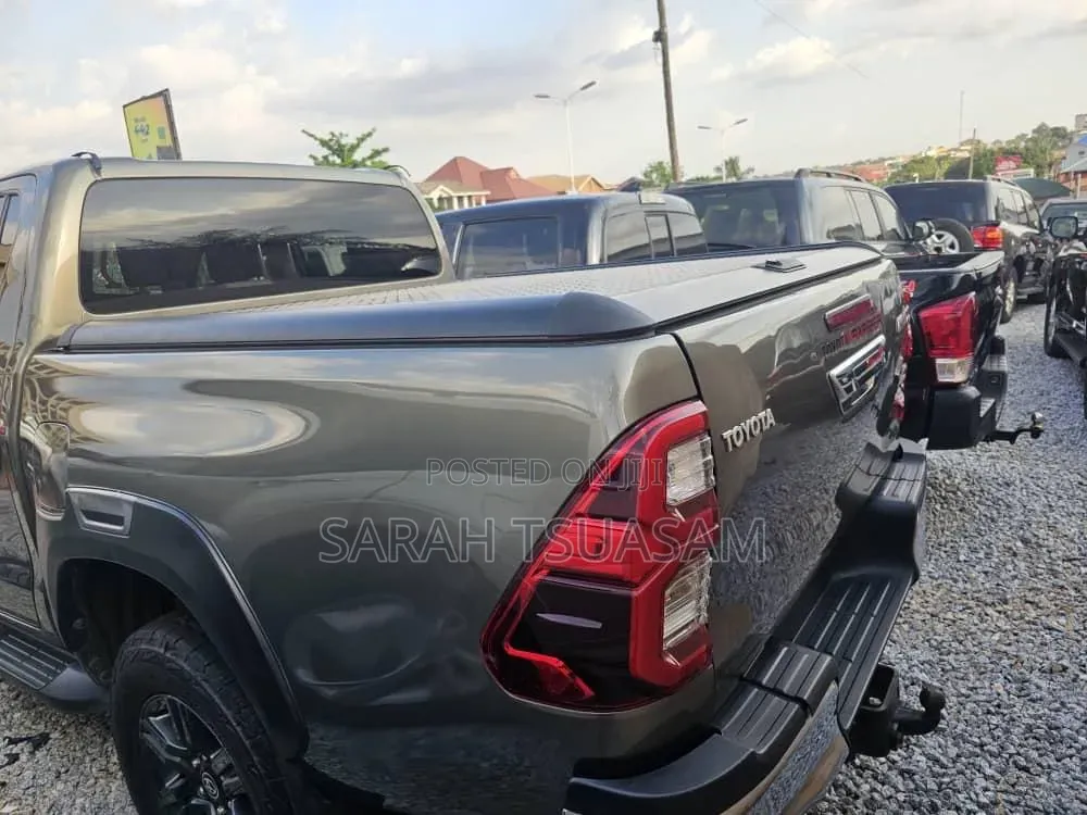 Toyota Hilux Revo Double Cab Deisel 2.4 RWD 2021 Green