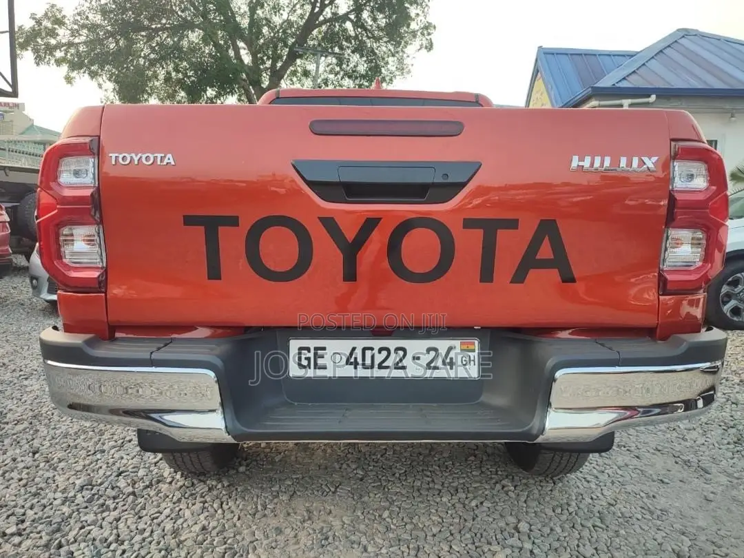 Toyota Hilux 2023 Orange