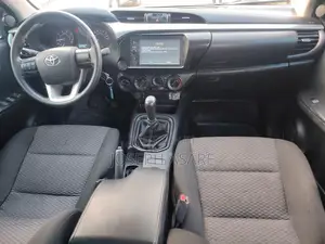 Toyota Hilux 2023 Orange
