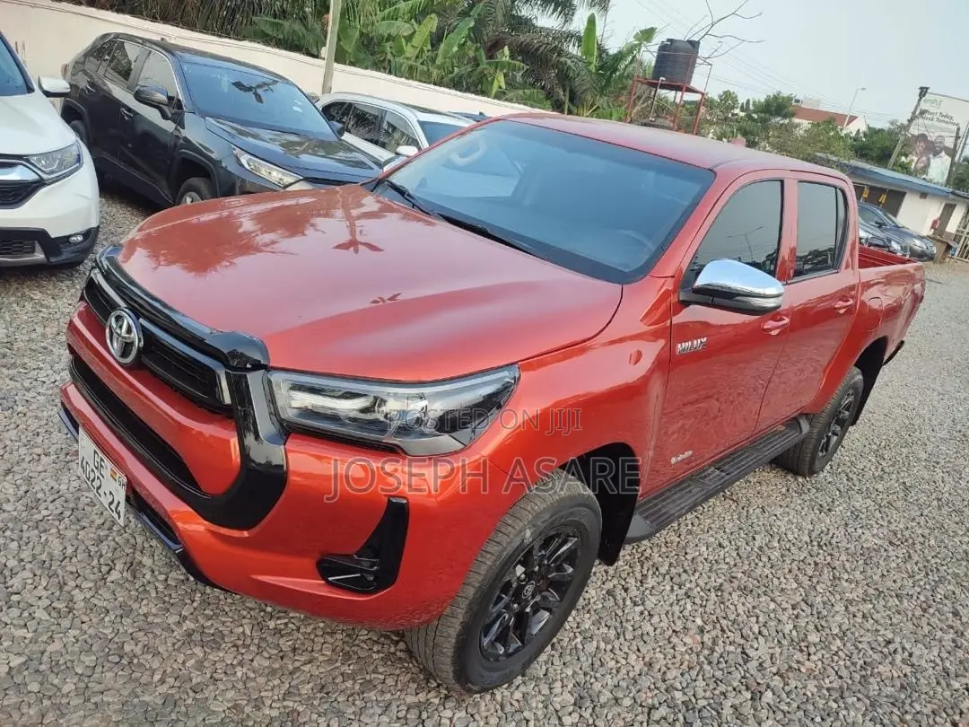 Toyota Hilux 2023 Orange