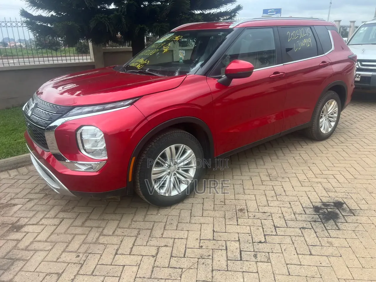 Mitsubishi Outlander 2022 Red