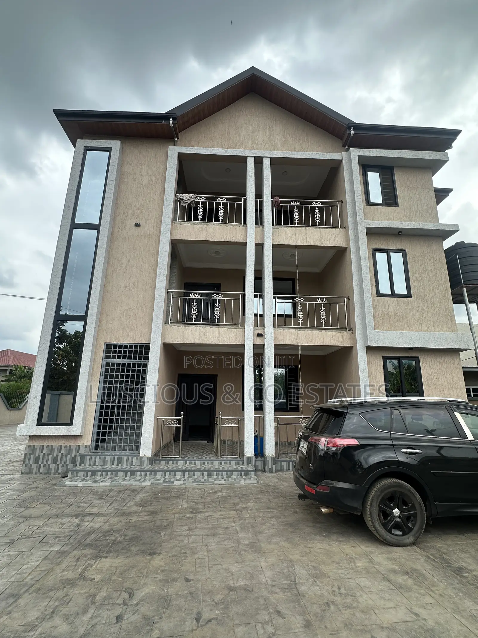 6bdrm House in New-Juaben Municipal for sale