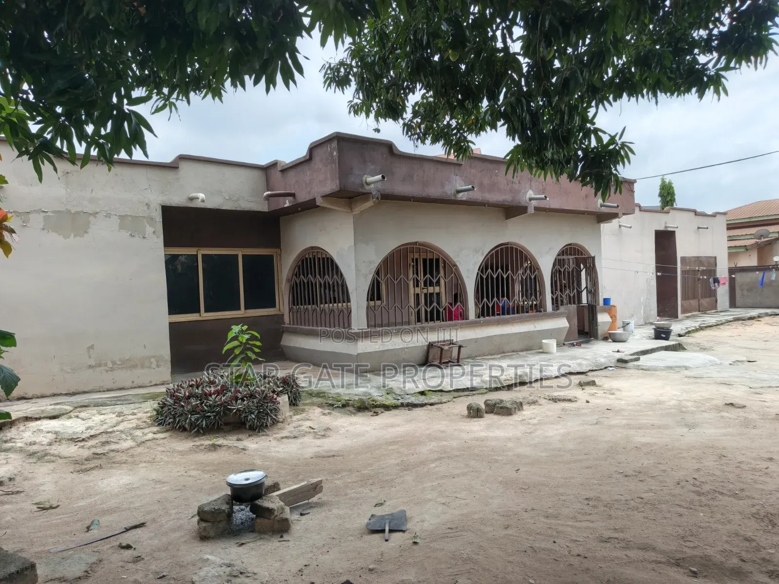 6bdrm House in Kenyasi Bosore, Kumasi Metropolitan for sale