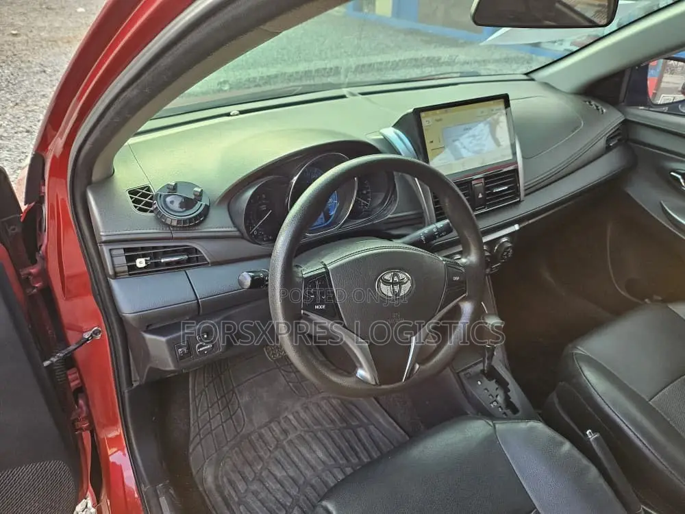 Toyota Yaris SE Hatchback 5dr 2016 Red