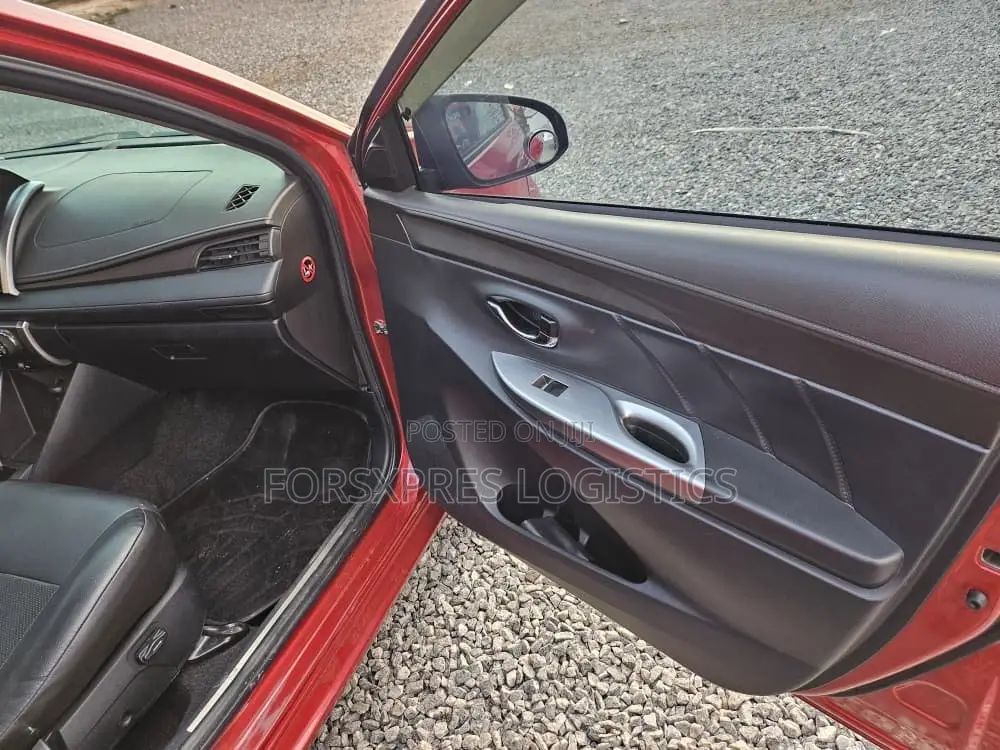Toyota Yaris SE Hatchback 5dr 2016 Red