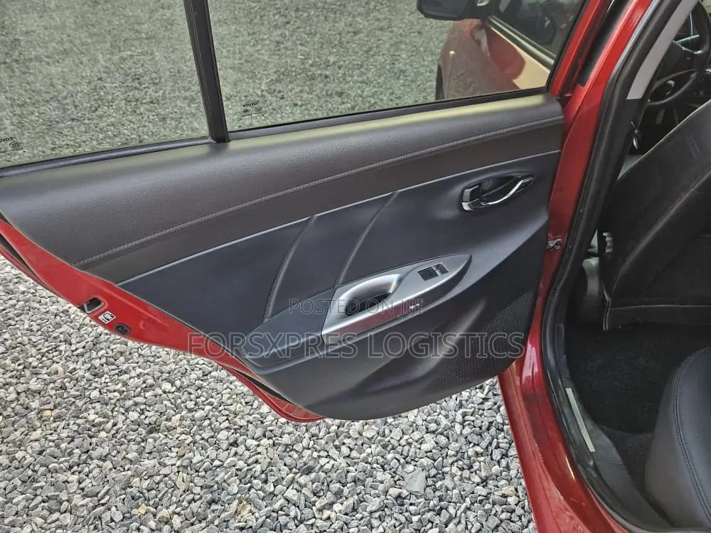 Toyota Yaris SE Hatchback 5dr 2016 Red
