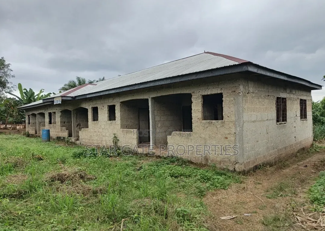 6bdrm Apartment in Ejisu Kubease. for sale