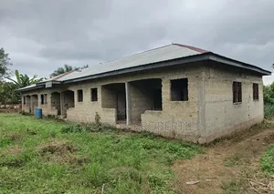 6bdrm Apartment in Ejisu Kubease. for sale