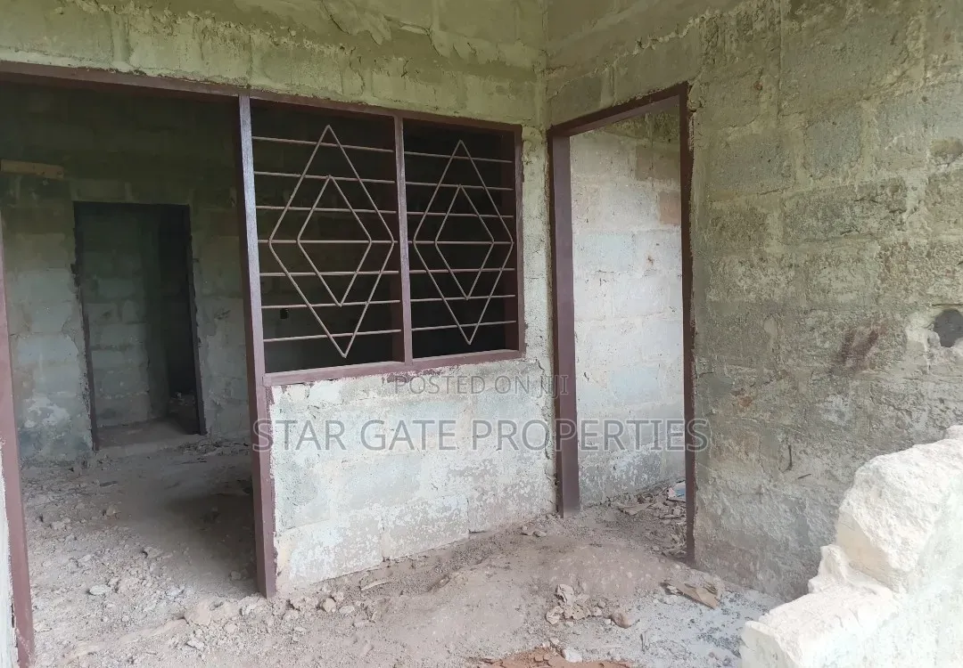 6bdrm Apartment in Ejisu Kubease. for sale