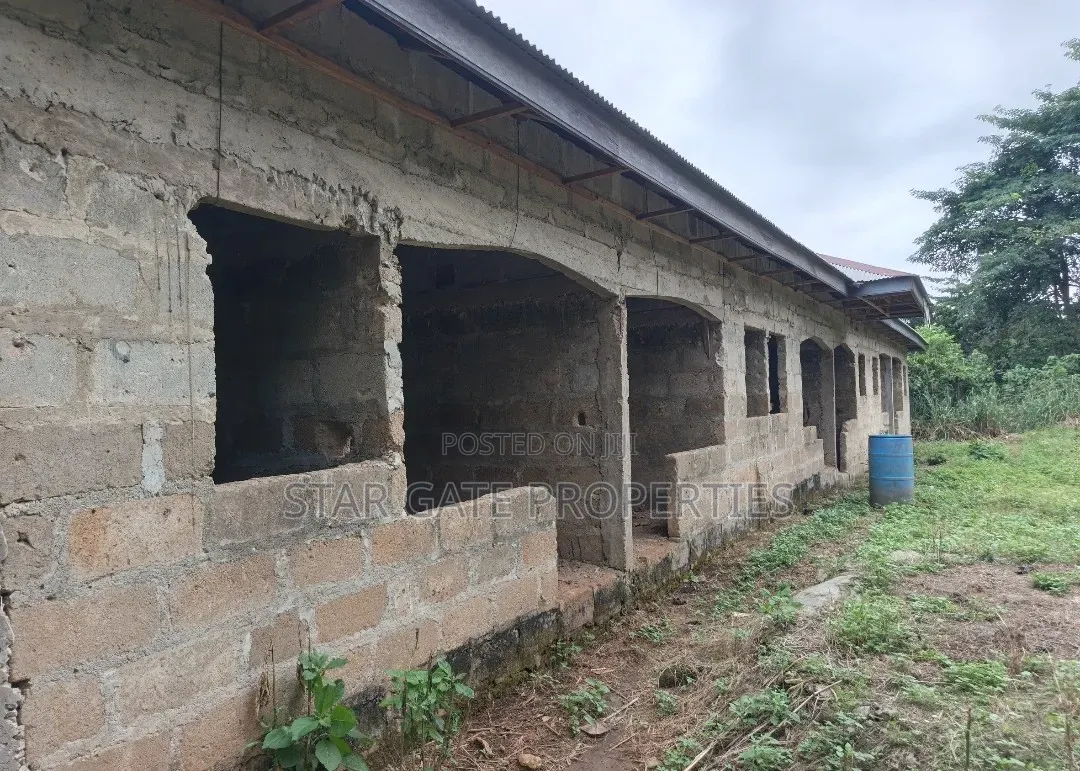 6bdrm Apartment in Ejisu Kubease. for sale