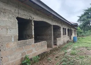 6bdrm Apartment in Ejisu Kubease. for sale