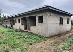 6bdrm Apartment in Ejisu Kubease. for sale