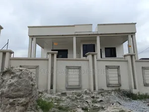 6bdrm House in Duase New Site, Near, Kumasi Metropolitan for sale