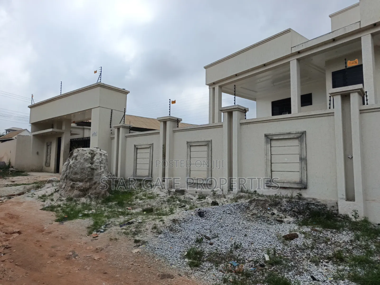 6bdrm House in Duase New Site, Near, Kumasi Metropolitan for sale