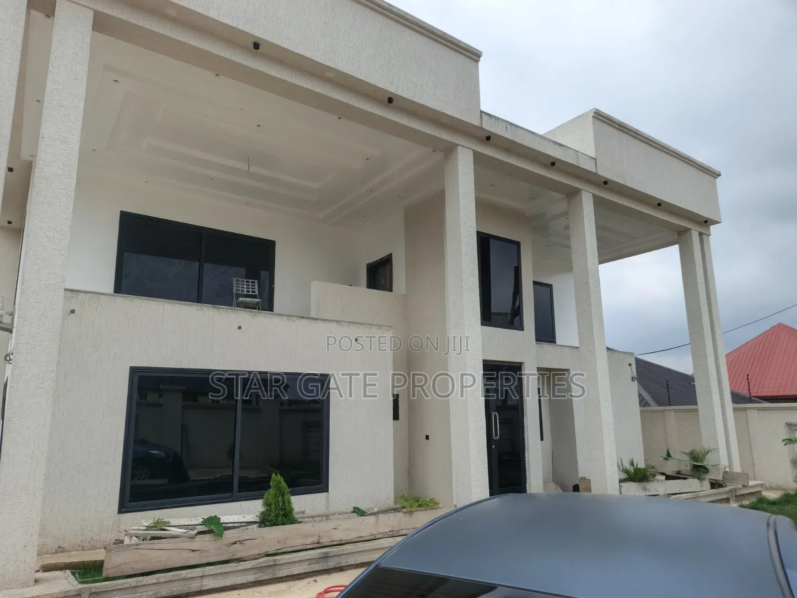 6bdrm House in Duase New Site, Near, Kumasi Metropolitan for sale