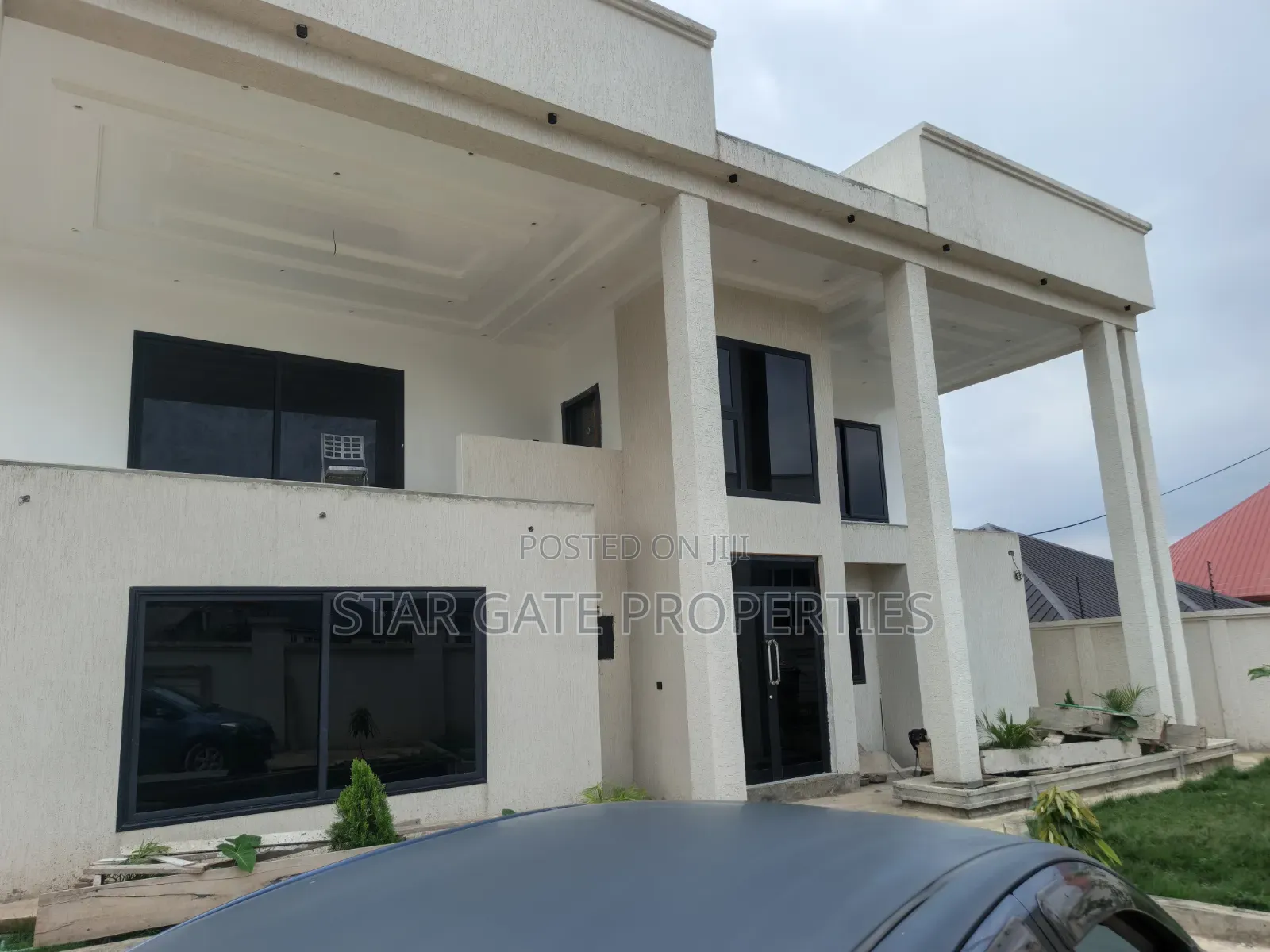 6bdrm House in Duase New Site, Near, Kumasi Metropolitan for sale