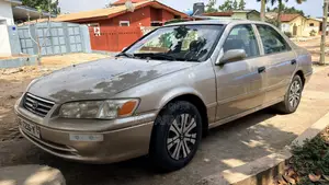 Toyota Camry LE 4dr Sedan (2.2L 4cyl 4A) 2000 Beige