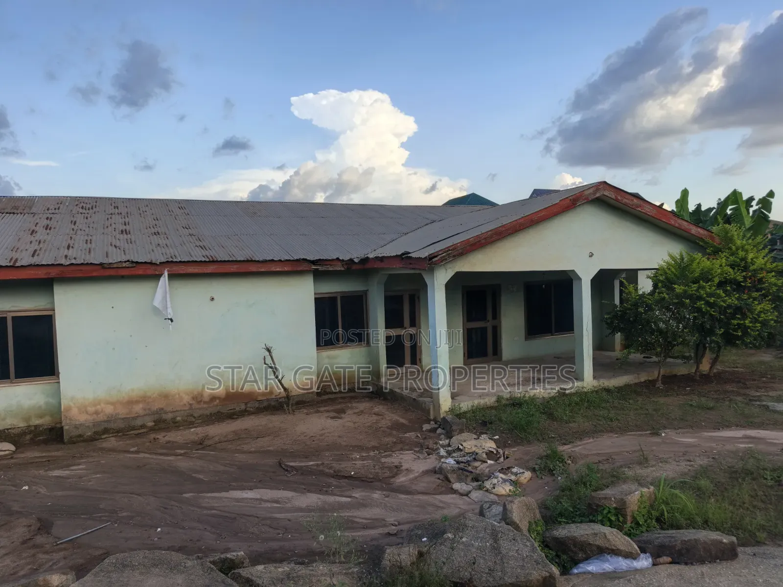 5bdrm House in Fawoade, Kumasi Metropolitan for sale