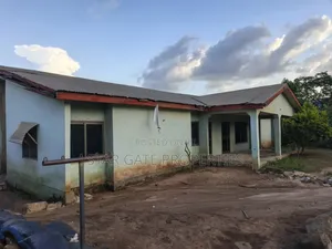 5bdrm House in Fawoade, Kumasi Metropolitan for sale