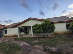 5bdrm House in Fawoade, Kumasi Metropolitan for sale