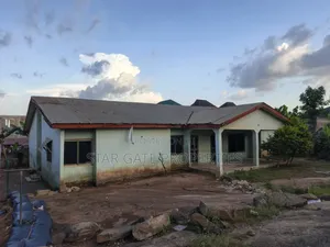 5bdrm House in Fawoade, Kumasi Metropolitan for sale