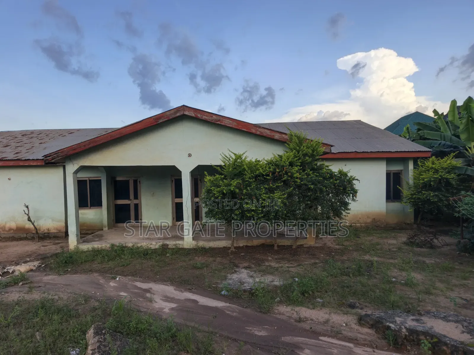 5bdrm House in Fawoade, Kumasi Metropolitan for sale