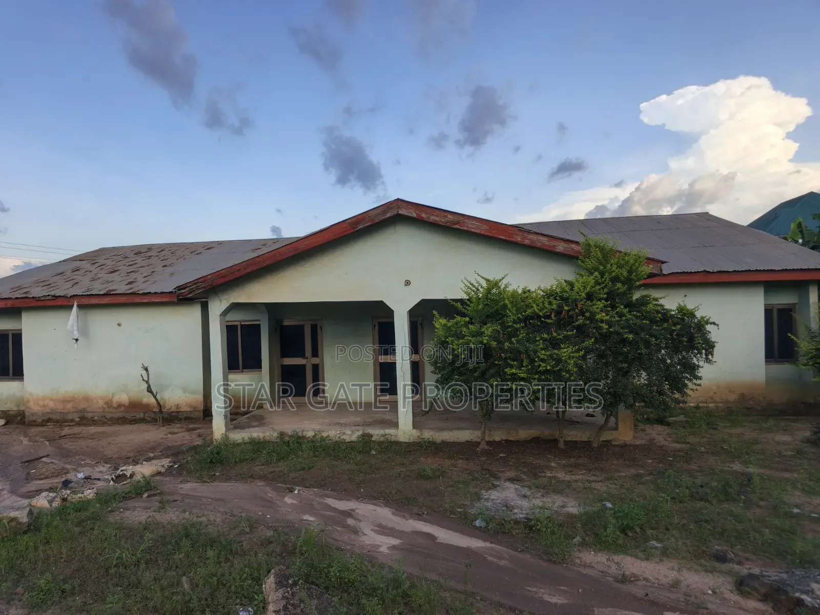 5bdrm House in Fawoade, Kumasi Metropolitan for sale