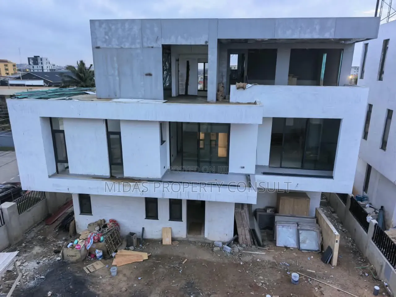 4bdrm Townhouse/Terrace in Dzorwulu Special for sale