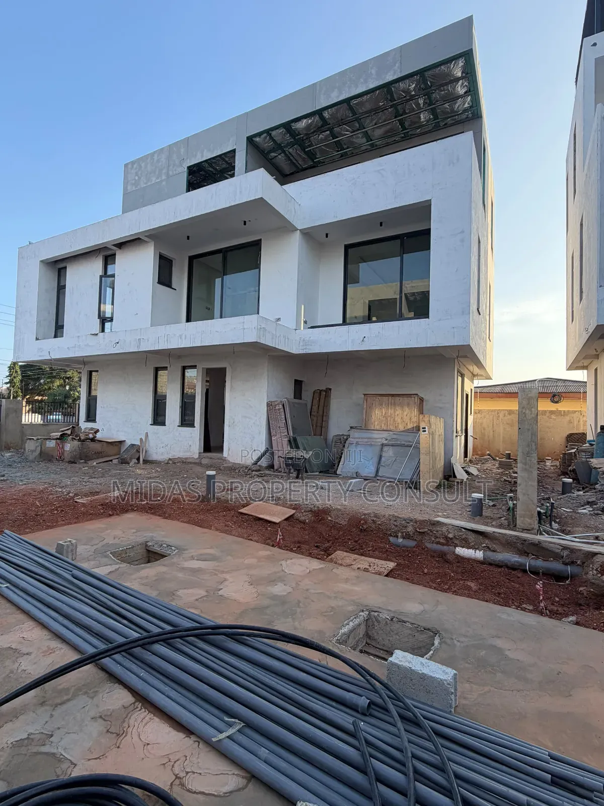 4bdrm Townhouse/Terrace in Dzorwulu Special for sale