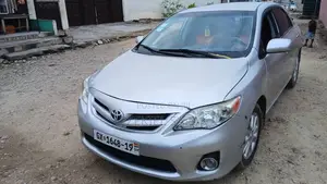Toyota Corolla LE 4dr Sedan (1.8L 4cyl 4A) 2013 Gray