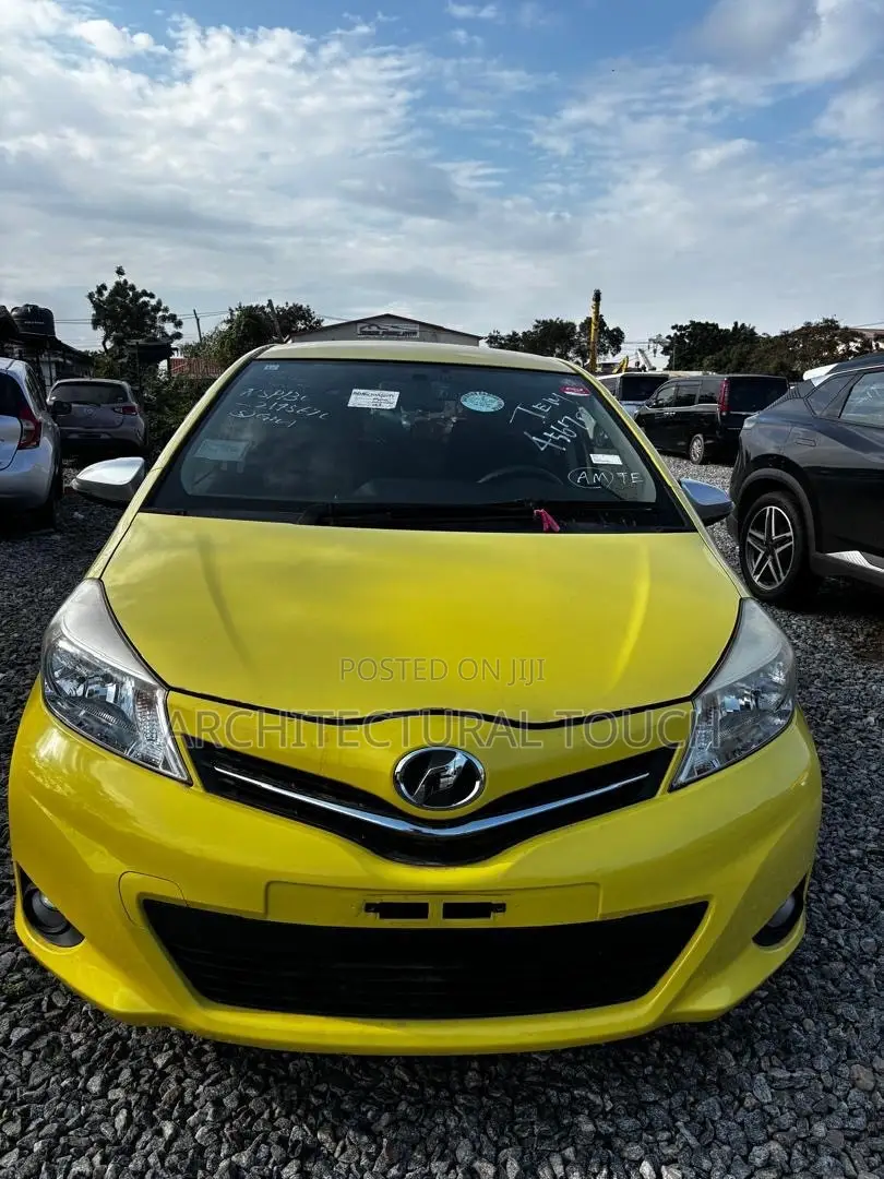 Toyota Vitz 2014 Yellow