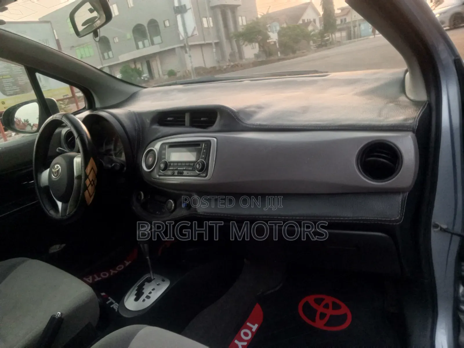 Toyota Vitz 1.5 FWD 5dr 2012 Blue