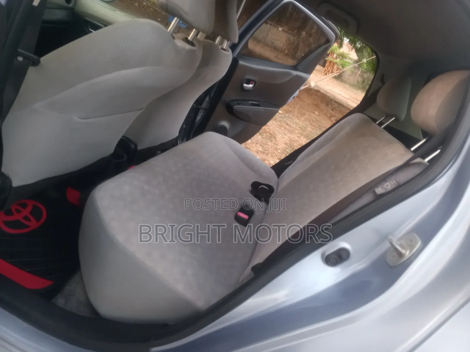 Toyota Vitz 1.5 FWD 5dr 2012 Blue