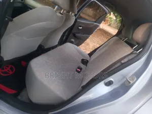 Toyota Vitz 1.5 FWD 5dr 2012 Blue