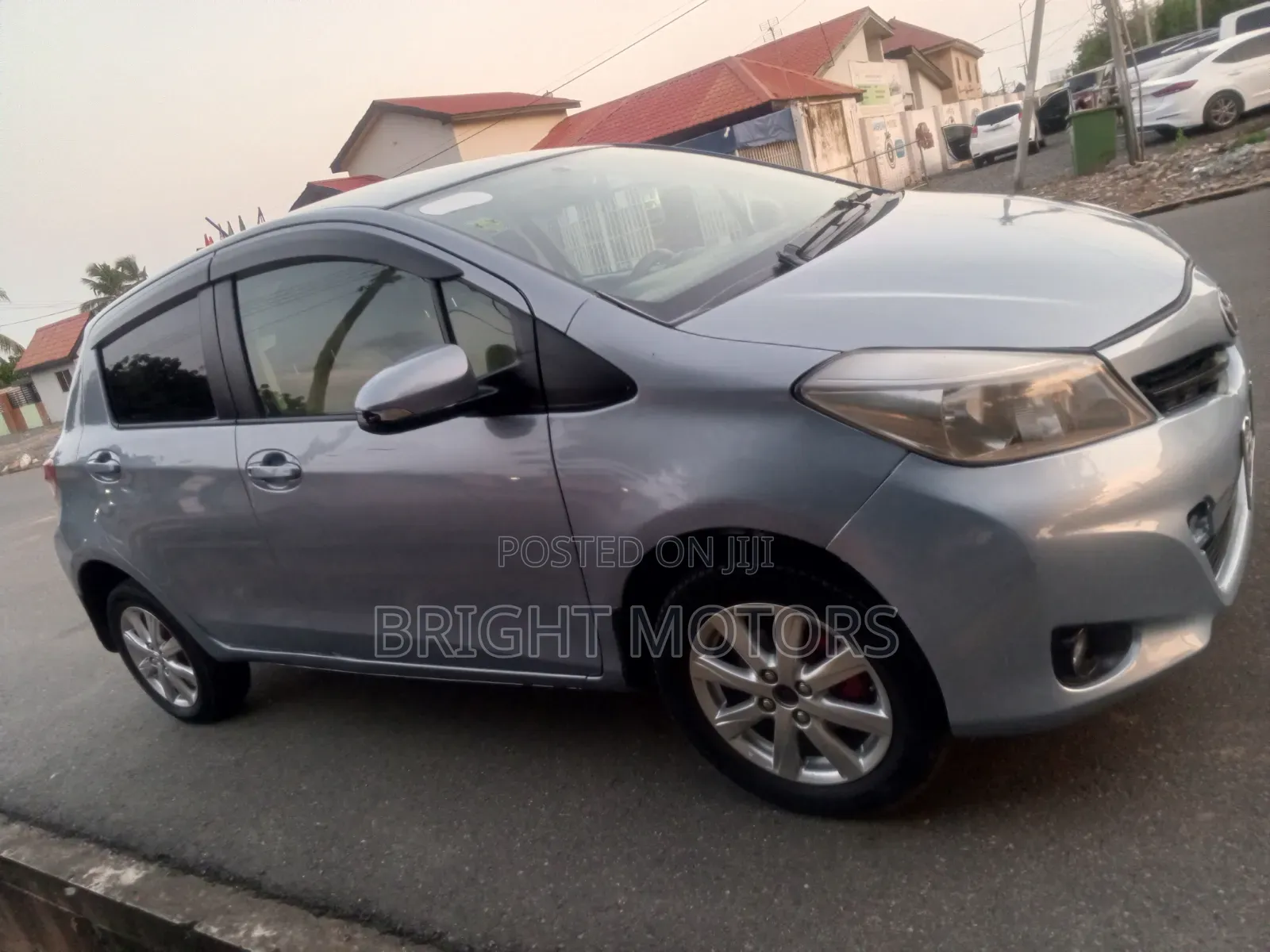 Toyota Vitz 1.5 FWD 5dr 2012 Blue