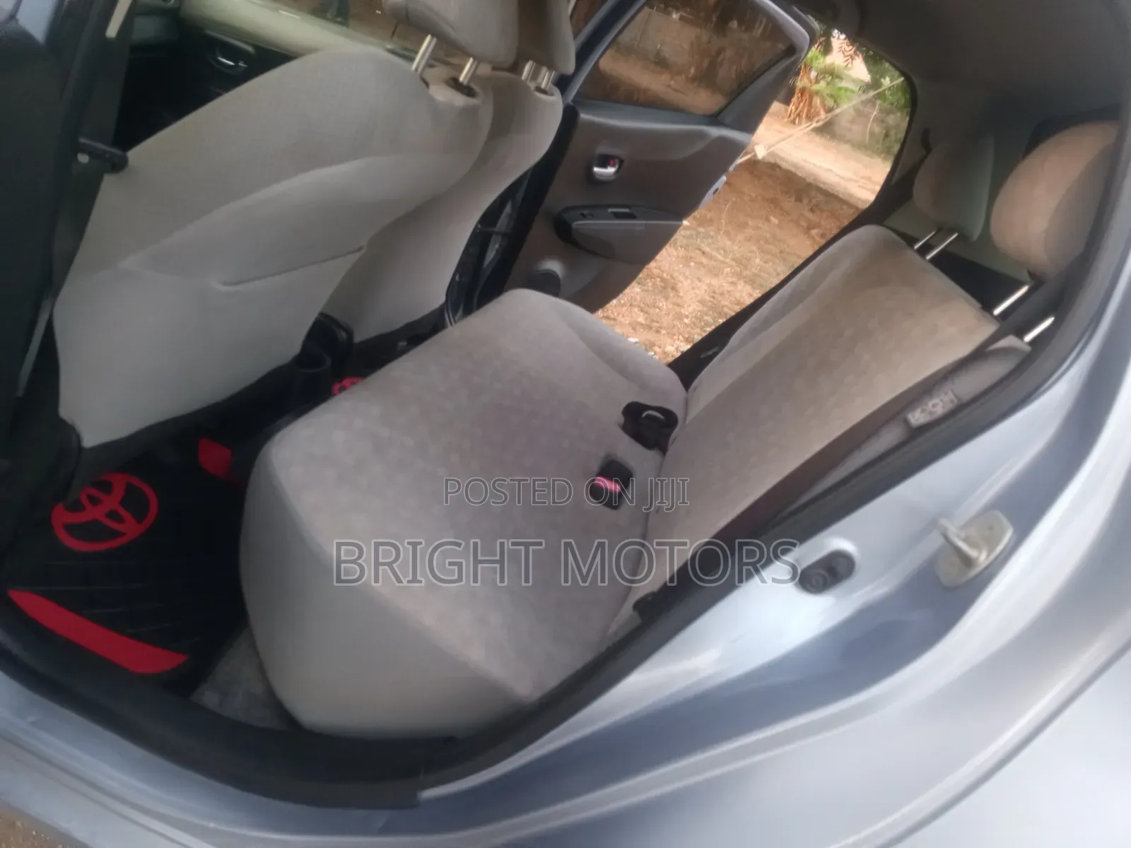 Toyota Vitz 1.5 FWD 5dr 2012 Blue
