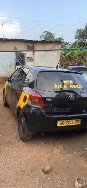 Toyota Vitz 2010 Black