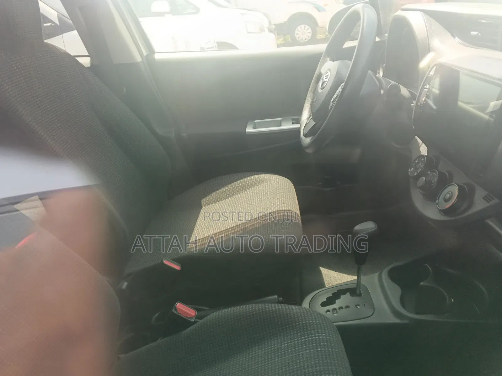 Toyota Vitz 2017 Silver