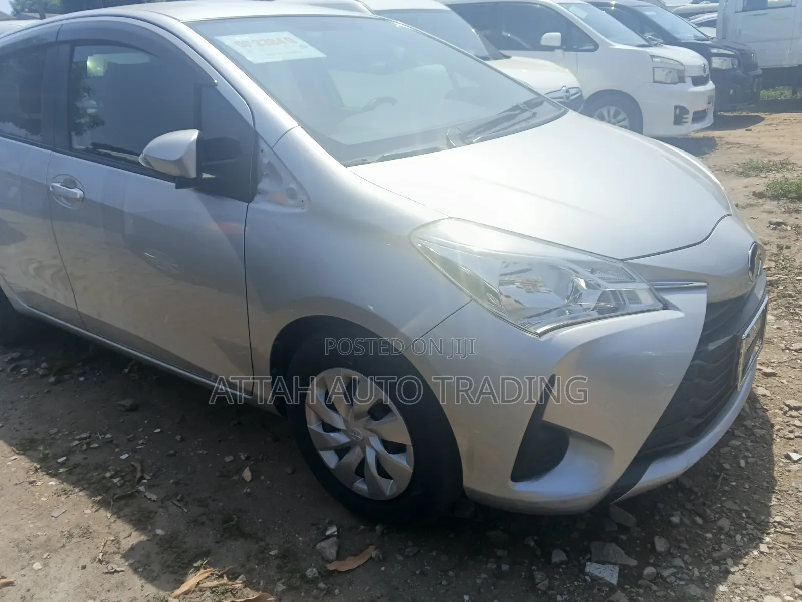 Toyota Vitz 2017 Silver