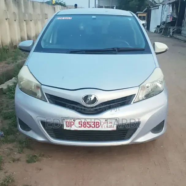 Toyota Vitz 2012 Gray