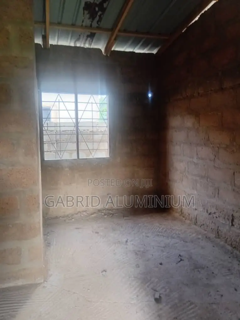 1bdrm House in Olebu for Sale