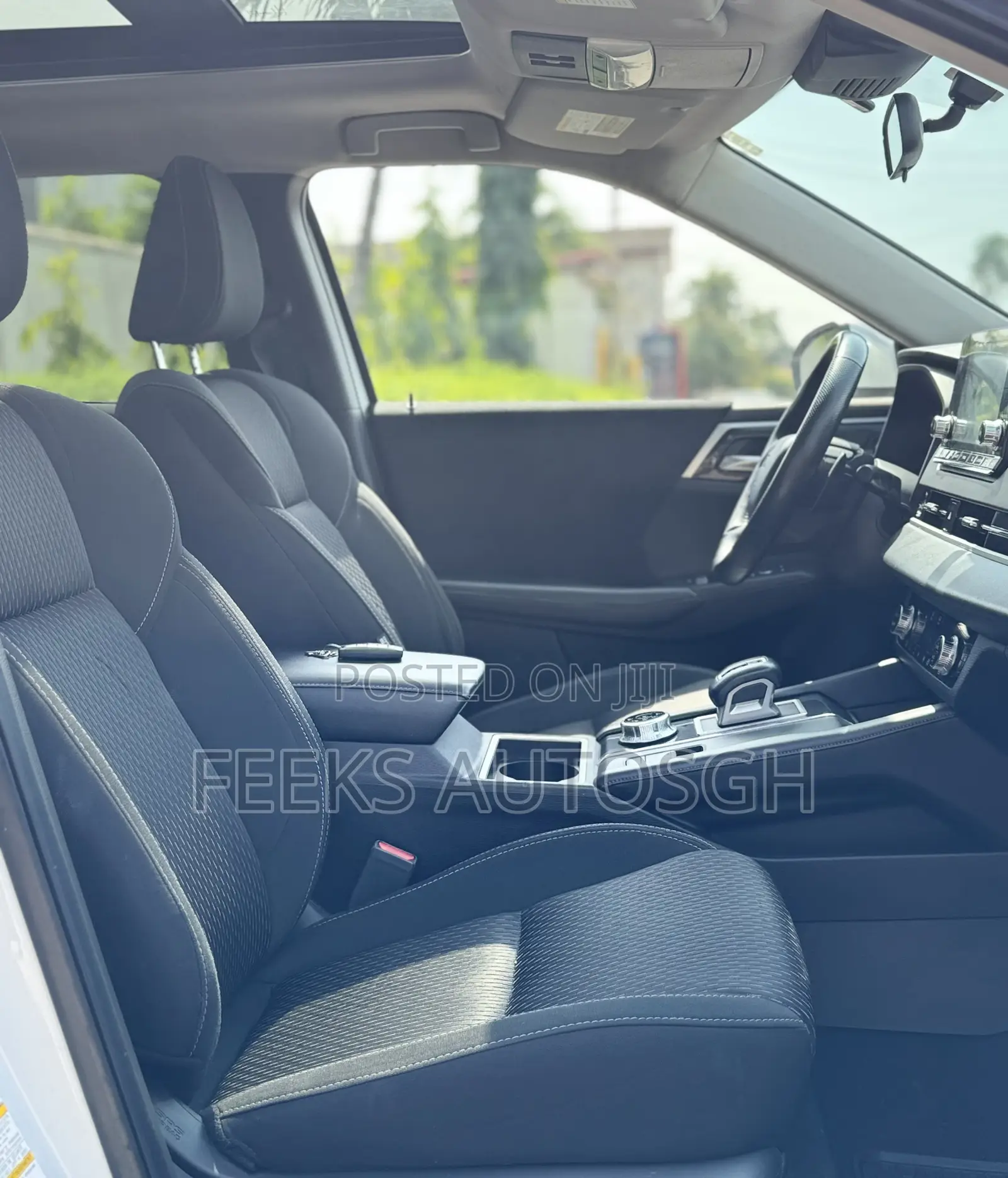 Mitsubishi Outlander 2022 White