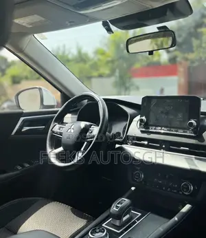 Mitsubishi Outlander 2022 White