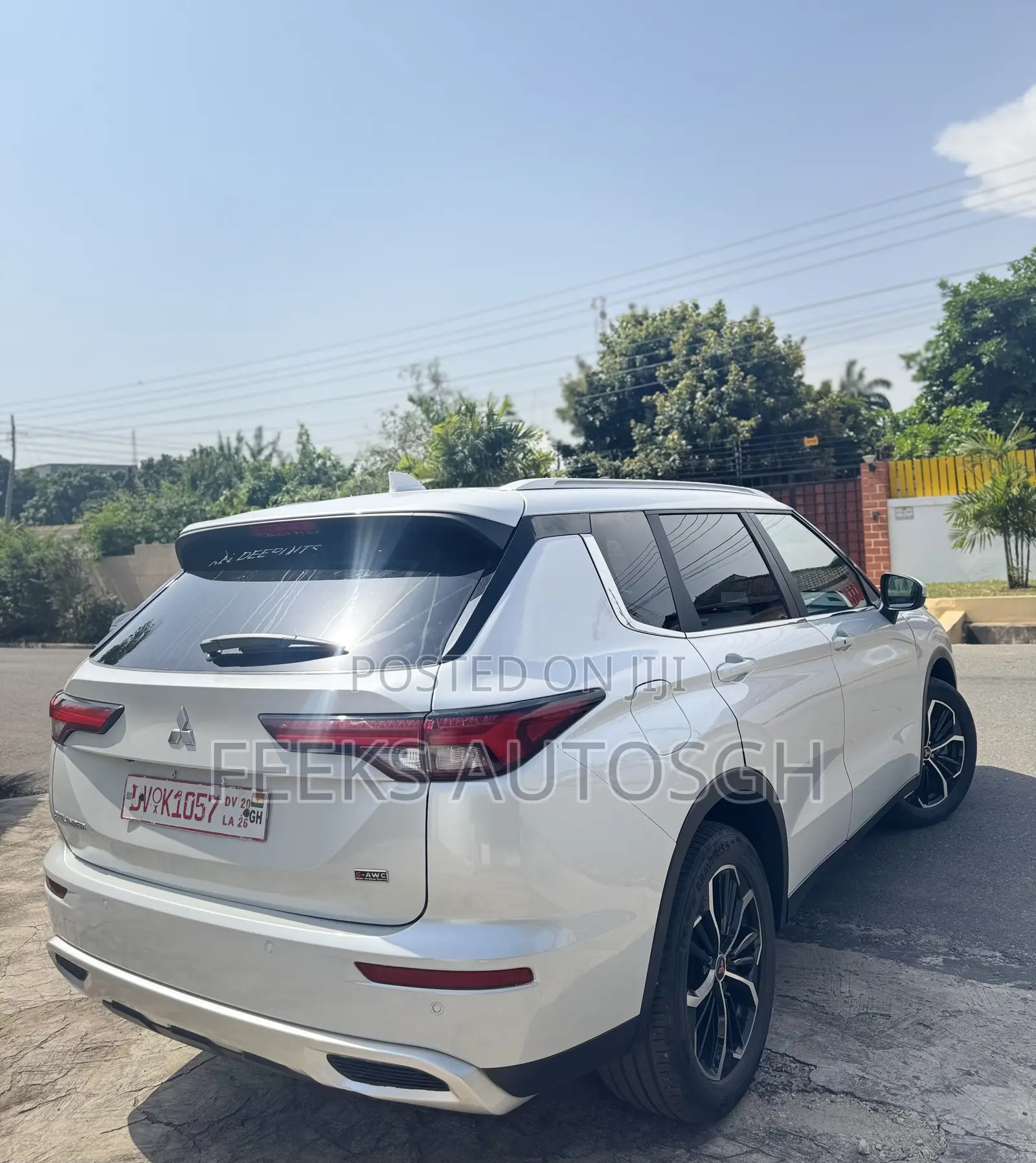 Mitsubishi Outlander 2022 White