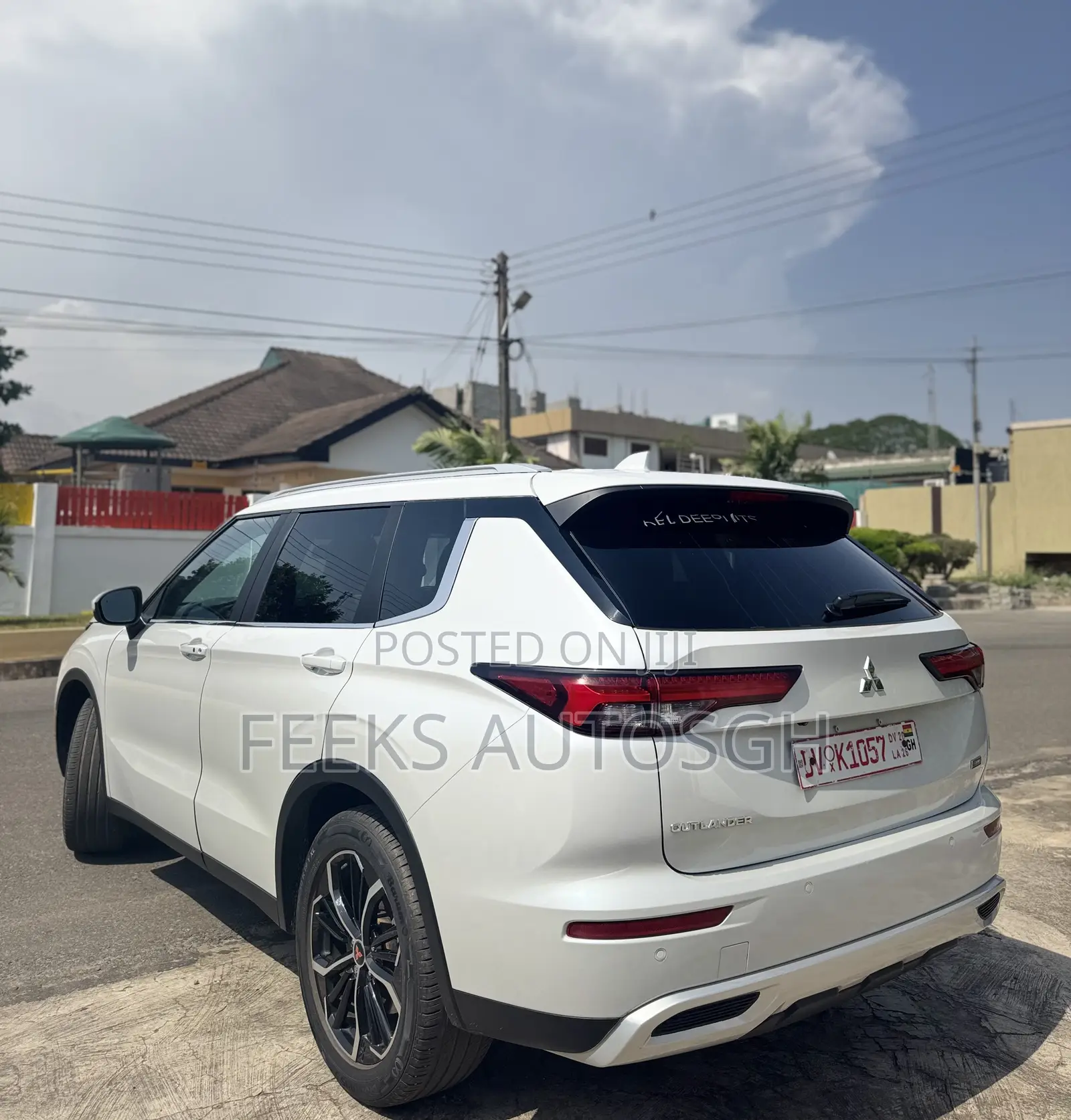 Mitsubishi Outlander 2022 White