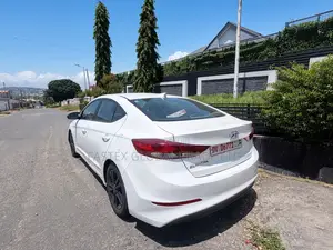 Hyundai Elantra SE 2018 White