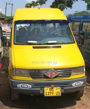 Mercedes-Benz Sprinter 2002 Yellow